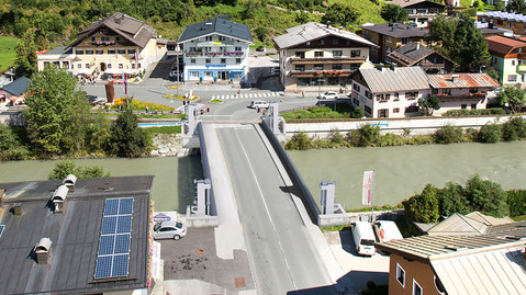 Blick auf die neue Hubbrücke Mittersill